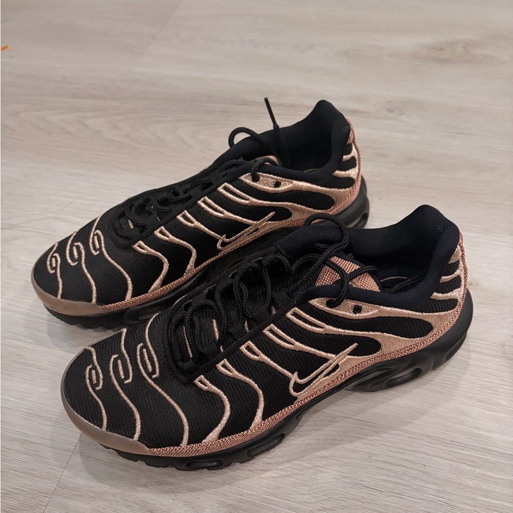 Nike Air max pro Black and rose gold